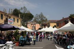 Le bancarelle della sagra delle Fave e del Pecorino, centro storico di Filazzano, Lazio  - © tony1946 / mapio.net