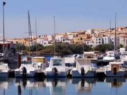 Le barche ormeggiate alla marina di Cap d'Agde, Languedoca-Rossiglione (Francia).
