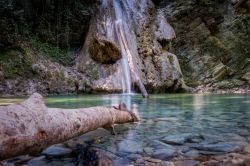 Le Cascate del Ghiaccione una delle attrazioni di Chianni in Toscana