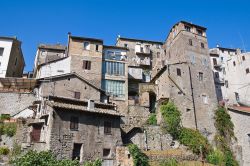 Le case arroccate del borgo di Ronciglione - © Mi.Ti. / Shutterstock.com