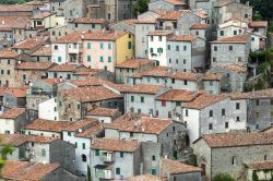 Le case di Arcidosso addossate tra loro nel centro storico del borgo in Toscana