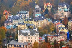 Le case eleganti della città termale di Karlovy Vary in Repubblica Ceca 
