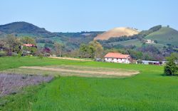 Le colline verdi intorno a Montorio al Vomano in Abruzzo - © Svetlana Jafarova / Shutterstock.com 