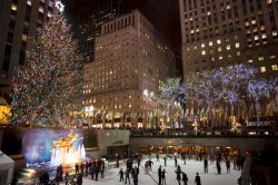 Le luminarie natalizie e l'albero di Natale al Rockefeller Center e la pista di Pattinaggio - © DW labs Incorporated / Shutterstock.com