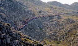 Le montagne calcaree del CIlento, Monte Cervati: i fedeli in processione con la Madonna della Neve il 5 luglio