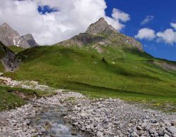 Le montagne dell'Arlberg un panorama in una escursione vicino a Sankt Anton in Austria