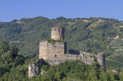 Le rovine di un castello nei dintorni di Rocca San Casciano in Romagna - © Eder / Shutterstock.com