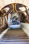 Le scale dell'Alhondiga de Granaditas a Guanajuato, Messico. Un murales del 1966 impreziosisce questo museo dell'indipendenza - © Bill Perry / Shutterstock.com