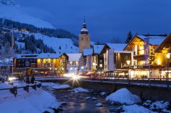 Lech di sera in inverno, siamo in Austria il una popolare meta sciistica - © Magdanatka / Shutterstock.com