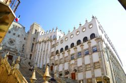 L'edificio che ospita l'Università di Guanajuato, Messico. Centro culturale della città, questa università è una delle più antiche dell'America ...