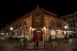 Les Halles de St Gery, Bruxelles: si trova nella piazza di St.Gery, praticamente di fronte alla Borsa. All'interno di questo vecchio mercato è stato ricavato un bellissimo locale. ...