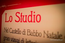 L'insegna per lo studio di Babbo Natale a Montepulciano (Toscana).
