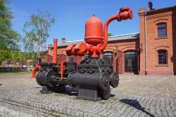 Lo storico edificio dei Vigili del Fuoco a Lodz, Polonia. Un dettaglio dell'architettura decorativa di questo palazzo trasformato nella sede dei pompieri  - © Mariola Anna S / ...