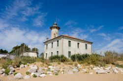 Lo storico faro di Bibione sulla costa del Veneto - © Mr. Sergey Olegovich / Shutterstock.com