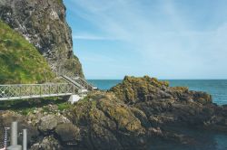 Lo storico sentiero attrezzato di The Gobbins, vicino a Larne (Irlanda). si trova sulla penisola di Islandmagee