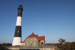 Faro a Long Island, New York, Stati Uniti. Uno degli alti fari che si innalzano a Long Island - © Tammy Venable / Shutterstock.com