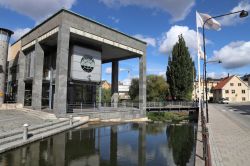 Louis De Geer Concert and Congress Hall a Norrkoping, Svezia. La sala si trova nel centro della cittadina accanto al fiume Motala - © Tupungato / Shutterstock.com