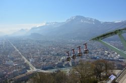L'ovovia di Grenoble, Francia: dall'anno della sua costruzione, nel 1934, si stima che sia stata utilizzata da oltre 15 milioni di persone. 
