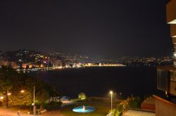 Lugano di notte, le luci della città ed il lago