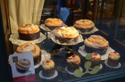 Esposizione all'interno di una pasticceria di Lugano