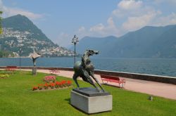 Lugano alcune delle sculture esposte sul lungolago cittadino