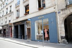 Maison d'Aleph in Rue de la Verrerie 20 a Parigi, Francia. Qui trovate cioccolata, pasticcini e sorbetti ai fiori d'arancio, rosa, gelsomino, pistacchio e tante altre fragranze tipiche ...