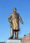 Il memoriale a Amand Mairaux nella cittadina di Saint Vaast-La Louviere, nei pressi di Binche, Belgio. Questa bella statua è stata realizzata da Victor Rousseau nel 1890.




