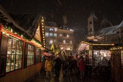 I mercatini di Natale a Bonn, la ex capitale della Germania occidentale, prima dell'unificazione - © Matyas Rehak / Shutterstock.com