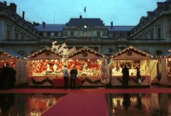 Marché de Noël Place da Palais-Royal, Parigi - © Paris Tourist Office - Photographer : Amélie Dupont