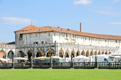 Mercatino di Piazzola sul Brenta vicino a Villa ...