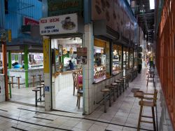 Corsie nel Mercato Centrale di San José, Costa Rica. Con i suoi oltre dieci mila visitatori ogni giorno, questo mercato è il più popolare e grande della capitale - © ...