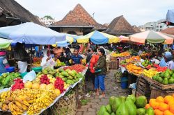 Il mercato di Analakely ad Antananarivo (Madagascar) ...