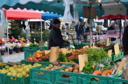 Il mercato ambulante in piazza Foch, Ajaccio
