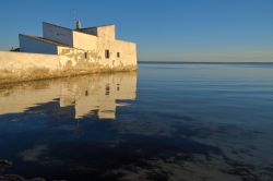 Mill House a Ria Formosa, Olhao, Portogallo. Qui, in Algarve, si trova una delle più popolari destinazioni di viaggi e vacanze.



