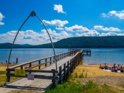 Il molo sul fiume Angara presso il Museo Taltsy nei dintorni di Irkustk (Russia) - © Diego Fiore / Shutterstock.com