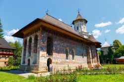Vatra Moldovitei, Romania: il monastero di Moldovita è iscritto nella lista del Patrimonio dell'Umanità dell'UNESCO dal 1993 - foto © Dziewul / Shutterstock.com ...