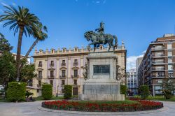 Il monumento a Jaime I, detto El Conquistador, fu inaugurato nel 1891 nel centro di Valencia (Spagna) - foto © Jose Luis Vega
