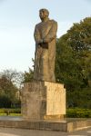 Monumento a Mickiewicz a Poznan, Polonia - Ritrae il poeta e patriota polacco Adam Mickiewicz questa statua in bronzo collocata nel centro di Poznan © villorejo / Shutterstock.com 