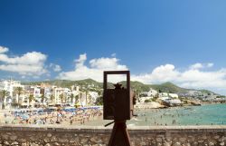 Monumento al Film Festival di Sitges, Spagna. Ogni anno ad ottobre, la cittadina della Catalogna ospita un'importante rassegna cinematografica - © Pilar Andreu Rovira / Shutterstock.com ...