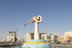 Monumento di Bakhoor in una rotonda della città di Fujairah (Emirato di Fujairah), EAU - © Philip Lange / Shutterstock.com