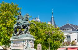 Monumento equestre a Francesco I°, re di Francia, nella città di Cognac. Il sovrano francese nacque proprio nel castello cittadino nel settembre 1494. 
