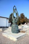 Monumento in onore ai motociclisti nel centro di Civenna, Lombardia. Questa graziosa località in provincia di Como, centro di villeggiatura con vocazione turistica, ospita un importante ...