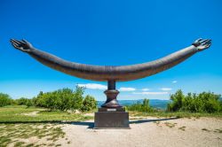 Monumento presente nel Castello del Marchese de Sade a Lacoste, in Francia - © Vasily83 / Shutterstock.com