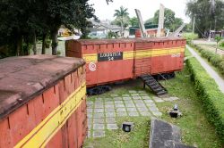 Il Monumento alla presa del treno blindato (Monumento a la toma del tren blindado) ricorda l'assalto dei guerriglieri comandati da Che Guevara durante la Rivoluzione del 1958 nella città ...