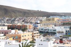 La città di Morro Jable vista dall'alto, Fuerteventura, Spagna - Si trova nella parte più meridionale delle Canarie, è dotata di moltissimi hotel e alberghi, inoltre ...