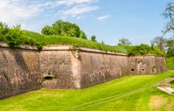 Le mura difensive della Cittadella di Neuf-Brisach Patrimonio UNESCO dell'Alsazia - © eonid Andronov / Shutterstock.com