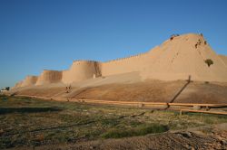 Le possenti mura di Khiva la cittadella UNESCO in Uzbekistan - © Patrickringgenberg  / Wikipedia