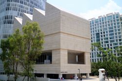 L'edifico del Museo Jumex, inaugurato nel 2013 nella colonia Granada di Città del Messico. Il museo ospita una delle più importanti collezioni di arte contemporanea in America ...
