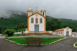 Una graziosa chiesetta a Ribeirao da Ilha, nei pressi di Florianopolis, Santa Catarina, Brasile. Siamo in una delle località più turistiche di questo territorio.
