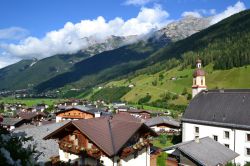 Neustift im Stubaital: è l'ultimo, partendo dall'autostrada del Brennero, dei cinque paesi che si susseguono sul fondovalle. Prima di giungere a Neustift, infatti, si incontrano ...